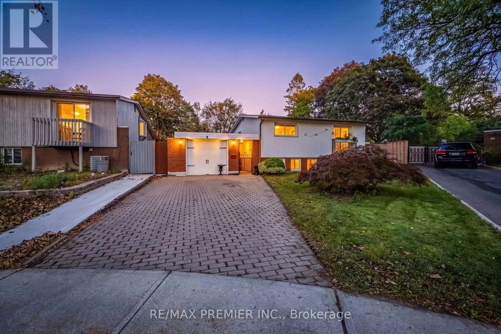 9 Adeline Court, Toronto, ON, M9V 3M9