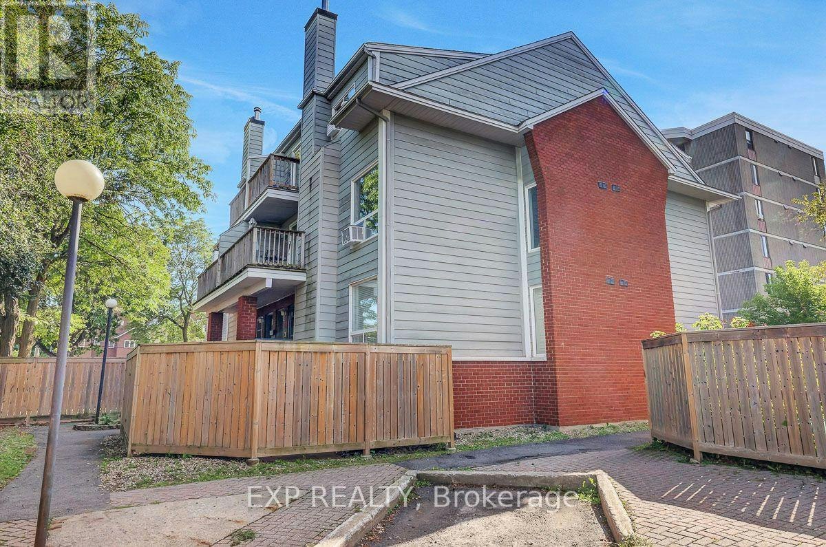 F-20 Hart Avenue, Ottawa, ON, K1K 4H8