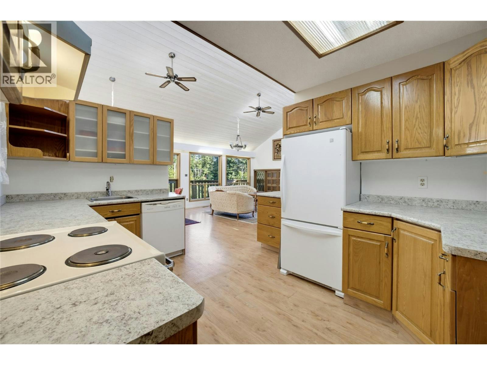 370 SE 10 Avenue, Salmon Arm, BC, V1E 2C3 - 28