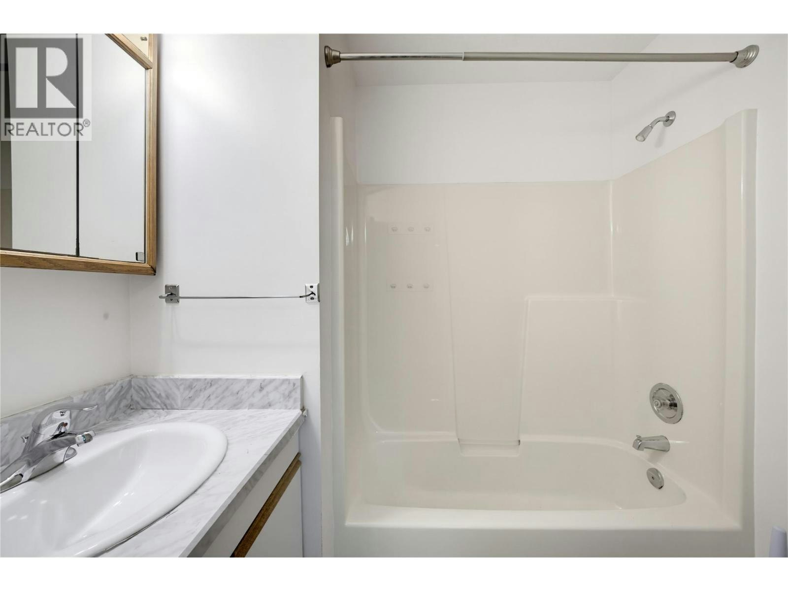 370 SE 10 Avenue, Salmon Arm, BC, V1E 2C3 - 40