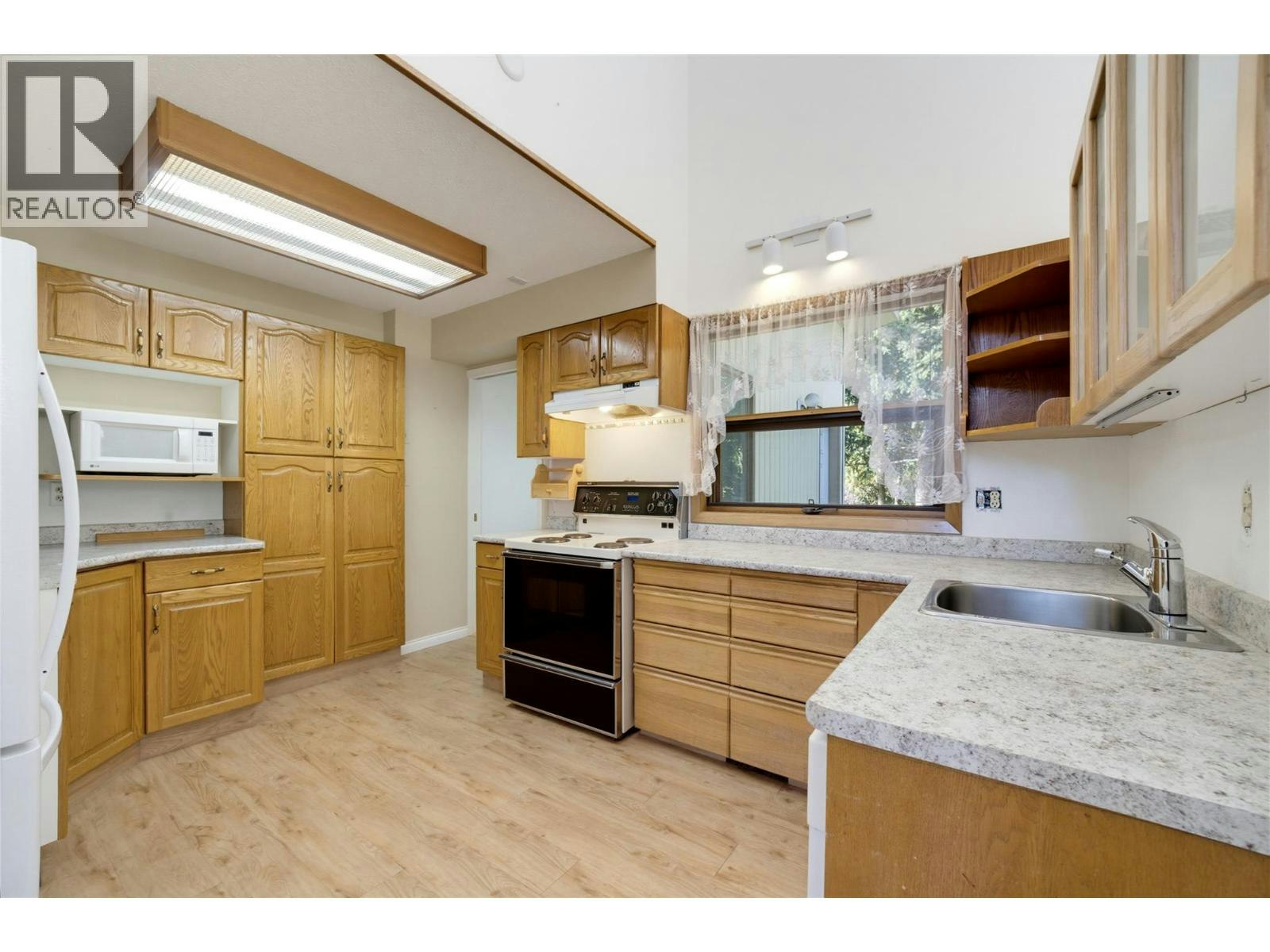 370 SE 10 Avenue, Salmon Arm, BC, V1E 2C3 - 24