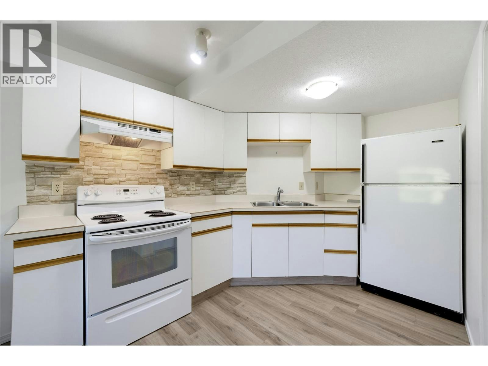 370 SE 10 Avenue, Salmon Arm, BC, V1E 2C3 - 41