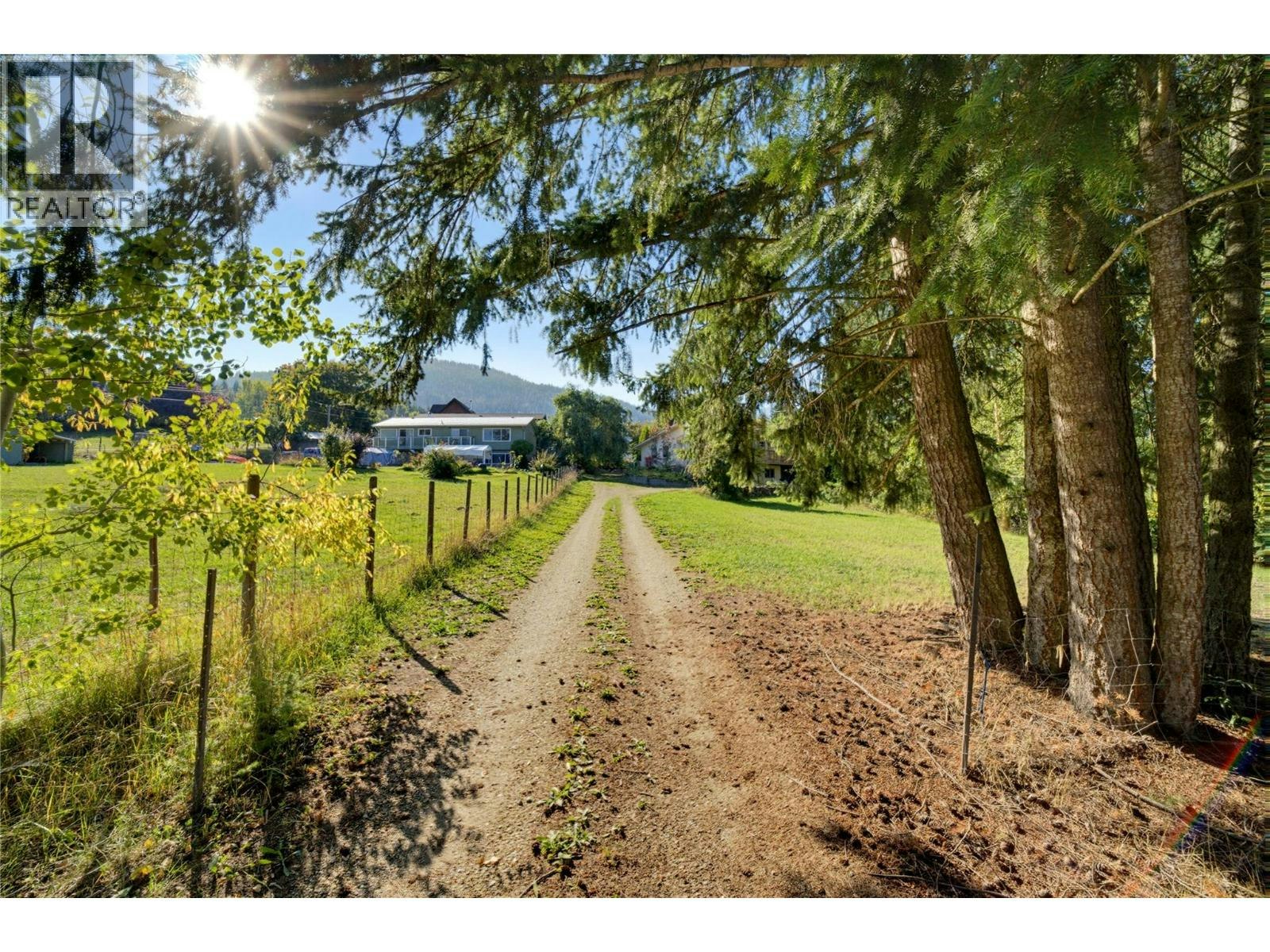 370 SE 10 Avenue, Salmon Arm, BC, V1E 2C3 - 83