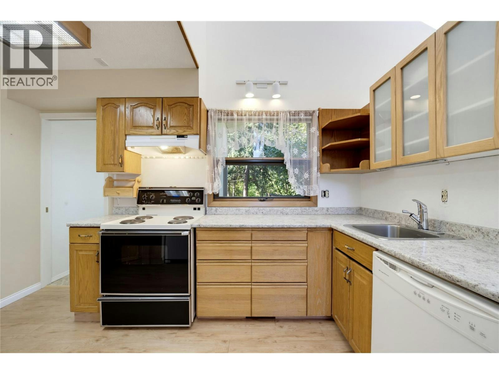 370 SE 10 Avenue, Salmon Arm, BC, V1E 2C3 - 25