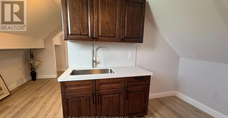 2-5737 Stanley Avenue, Niagara Falls, ON, L2G 3X6 - 5