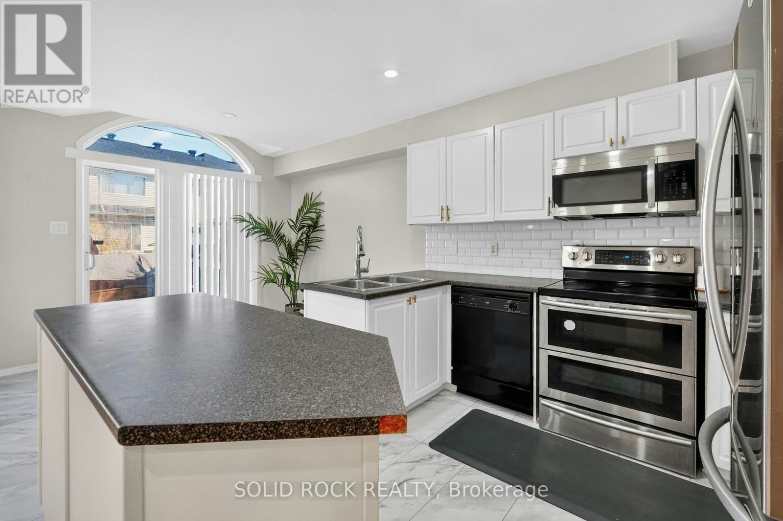 2073 Hiboux Street, Ottawa, ON, K4A 4J7 - 9