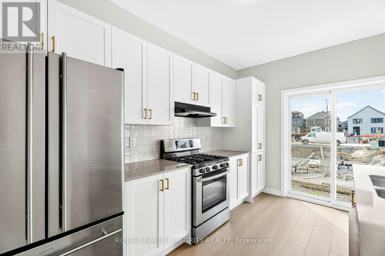 335 Les Emmerson Drive, Ottawa, ON, K2J 7L6 - 8