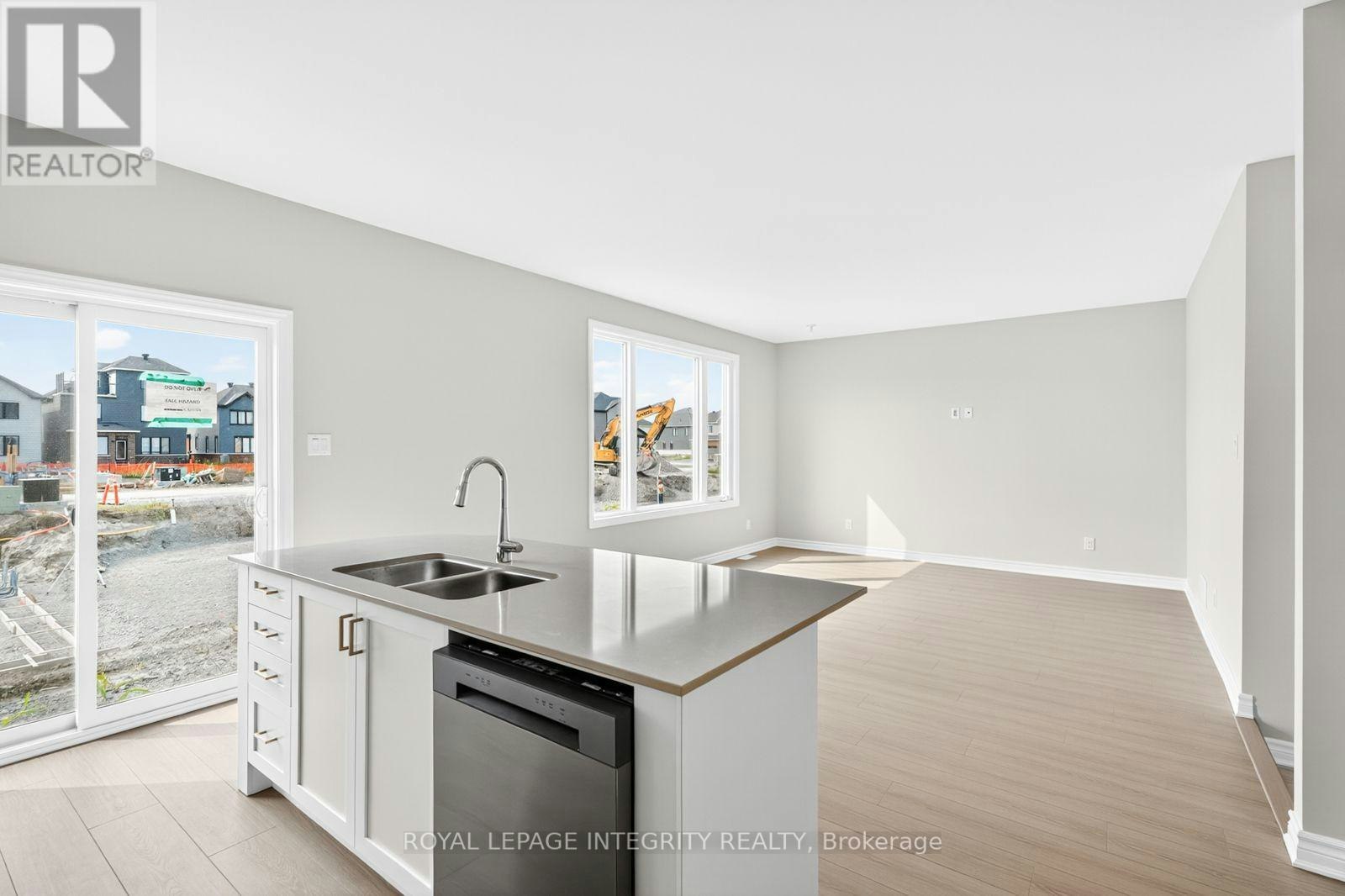 335 Les Emmerson Drive, Ottawa, ON, K2J 7L6 - 9