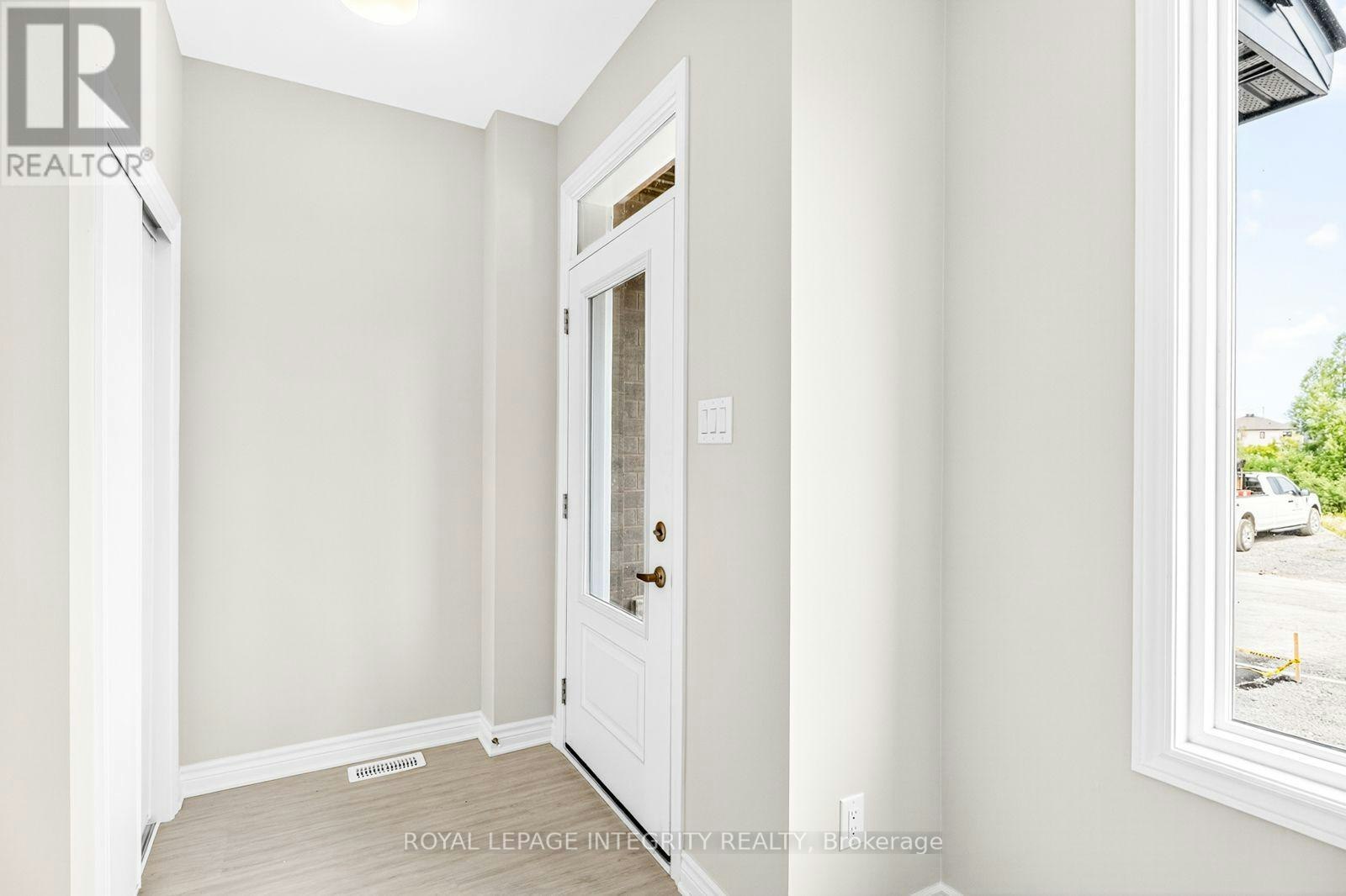 335 Les Emmerson Drive, Ottawa, ON, K2J 7L6 - 4