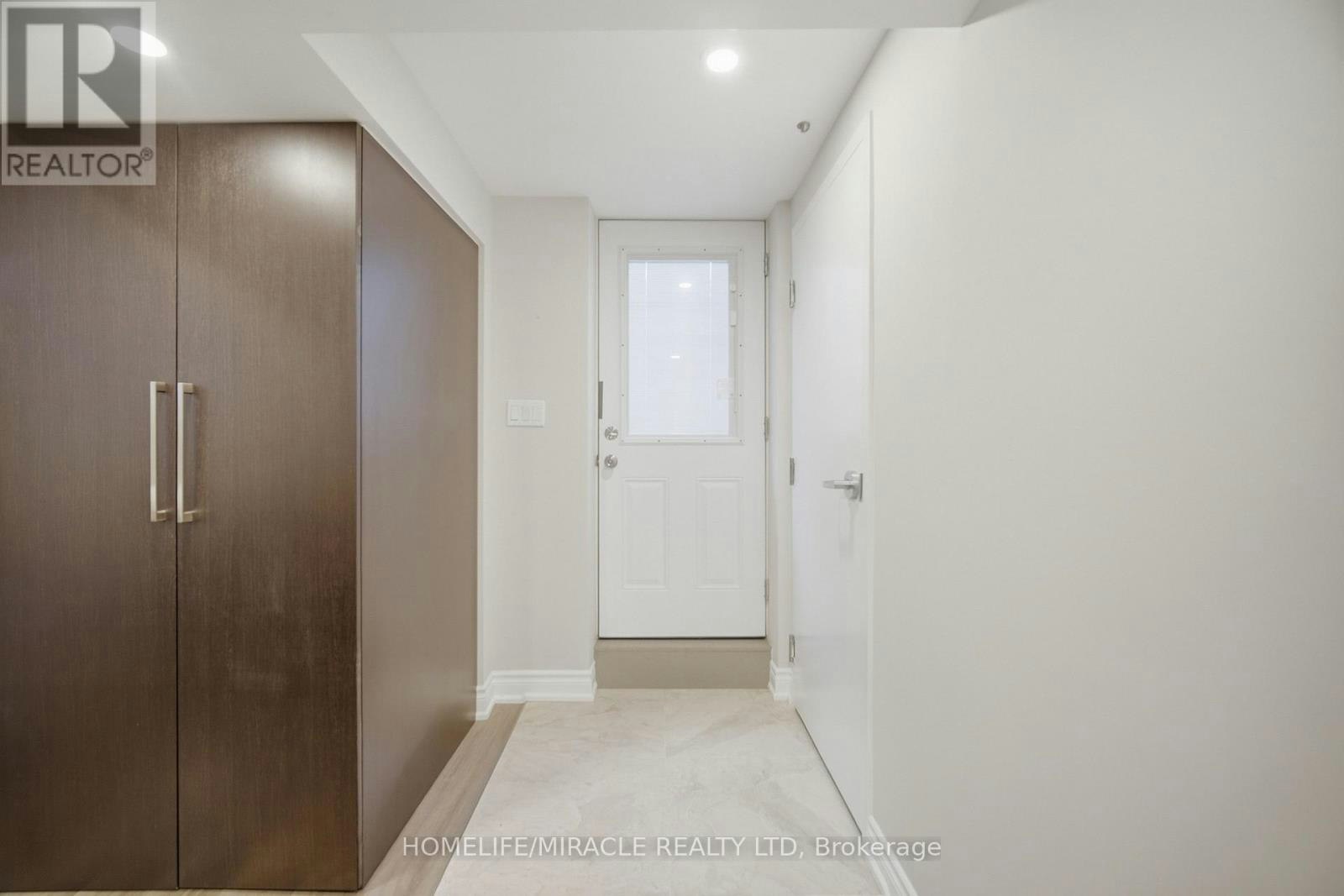 3008 Britannia Road W, Mississauga, ON, L5M 6K2 - 2