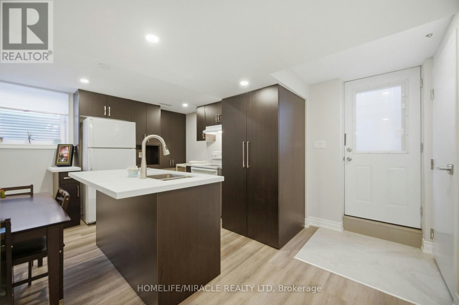 3008 Britannia Road W, Mississauga, ON, L5M 6K2 - 4