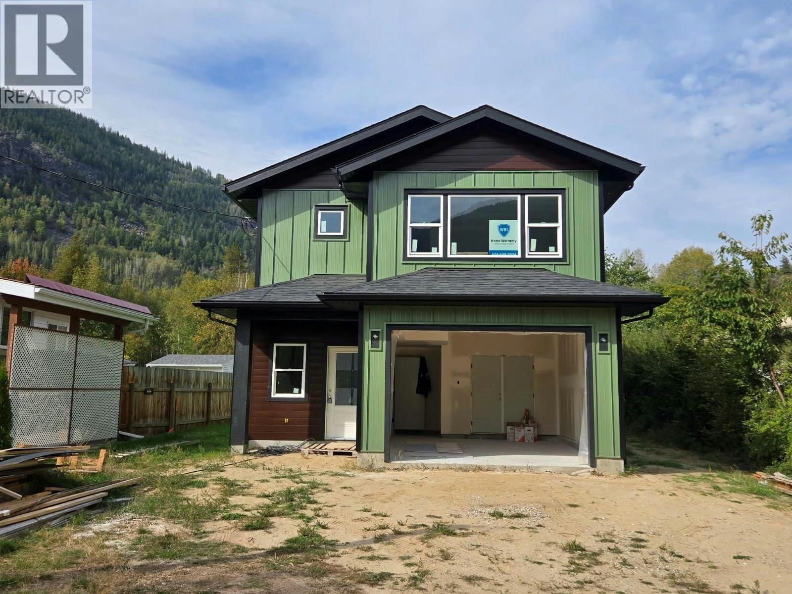 209 12th Frontage Avenue Road, Genelle, BC, V0G 1G0