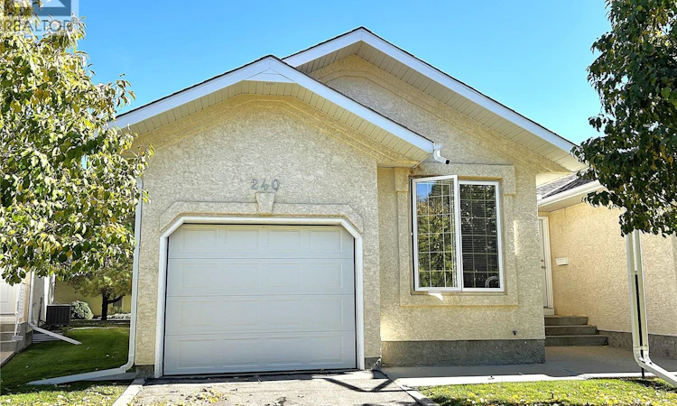 240-815 Heritage Green