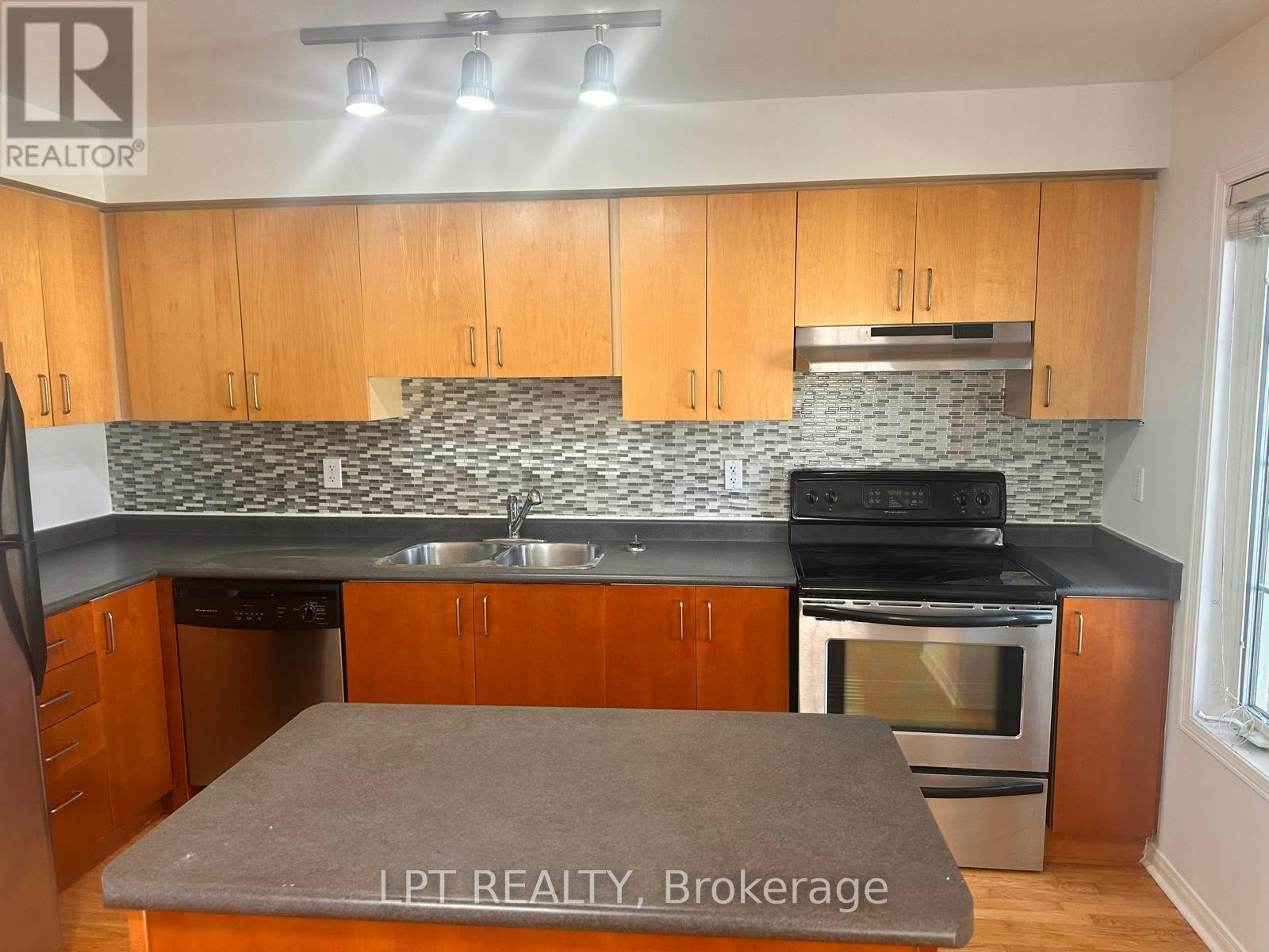 24-735 Sheppard Avenue, Pickering, ON, L1V 7K5 - 9