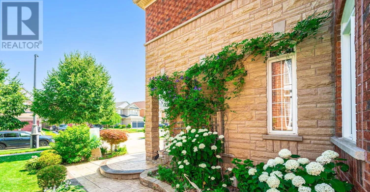 3809 Candlelight Drive, Mississauga, ON, L5M 8A8 - 4