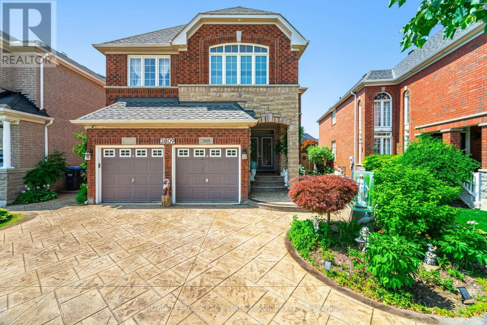 3809 Candlelight Drive, Mississauga, ON, L5M 8A8