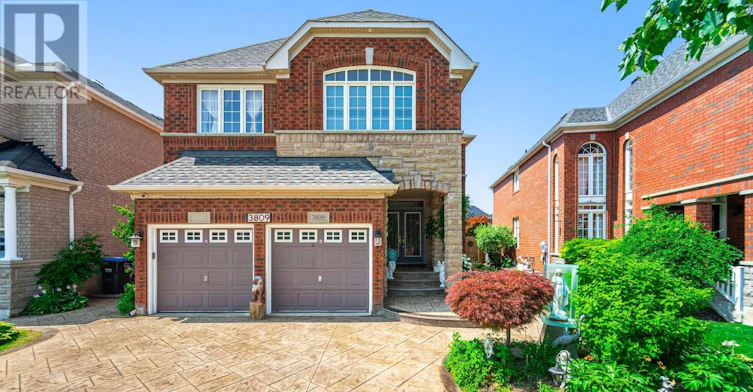3809 Candlelight Drive, Mississauga, ON, L5M 8A8