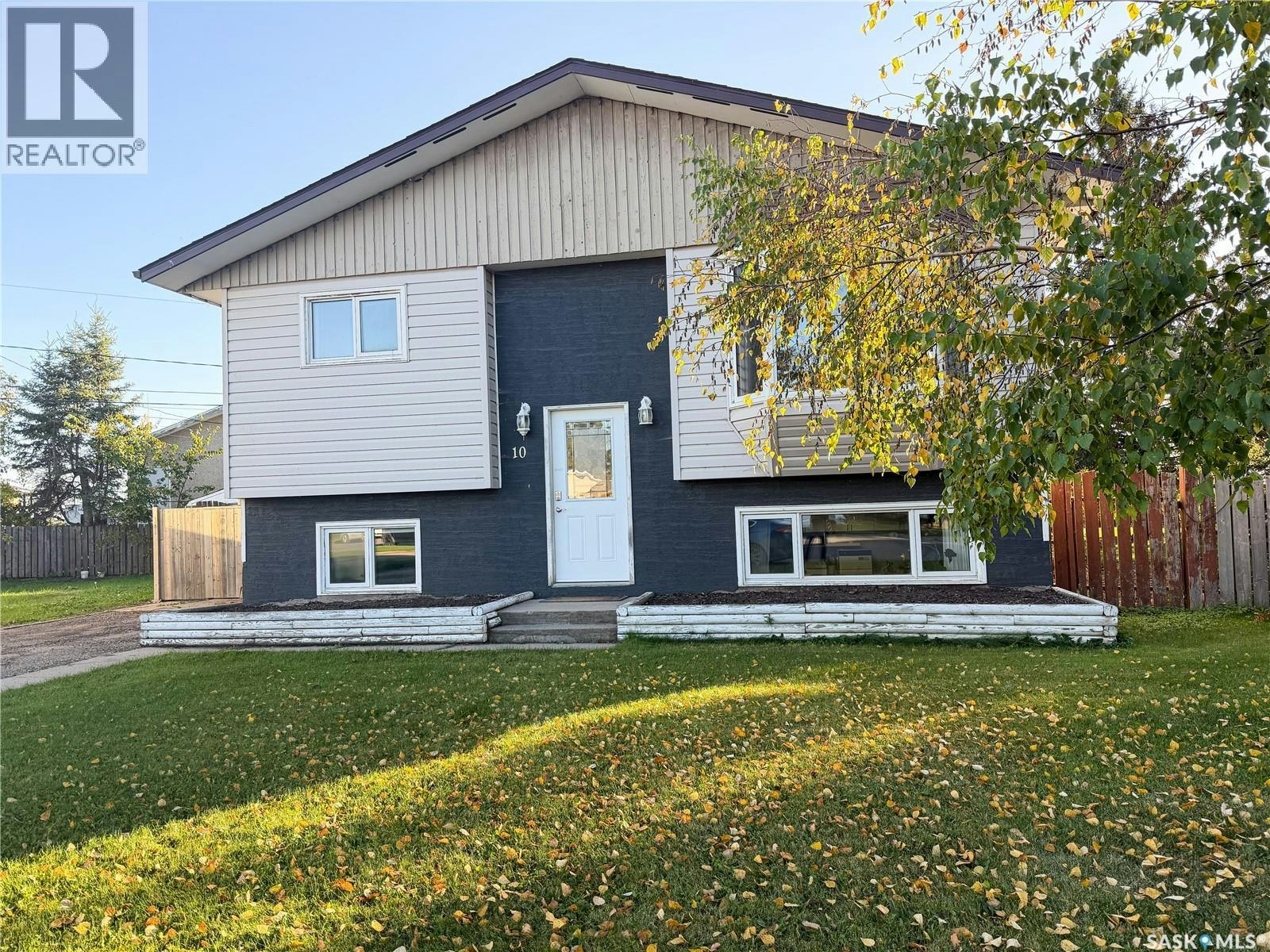 10 Evans Place, Meadow Lake, SK, S9X 1A4