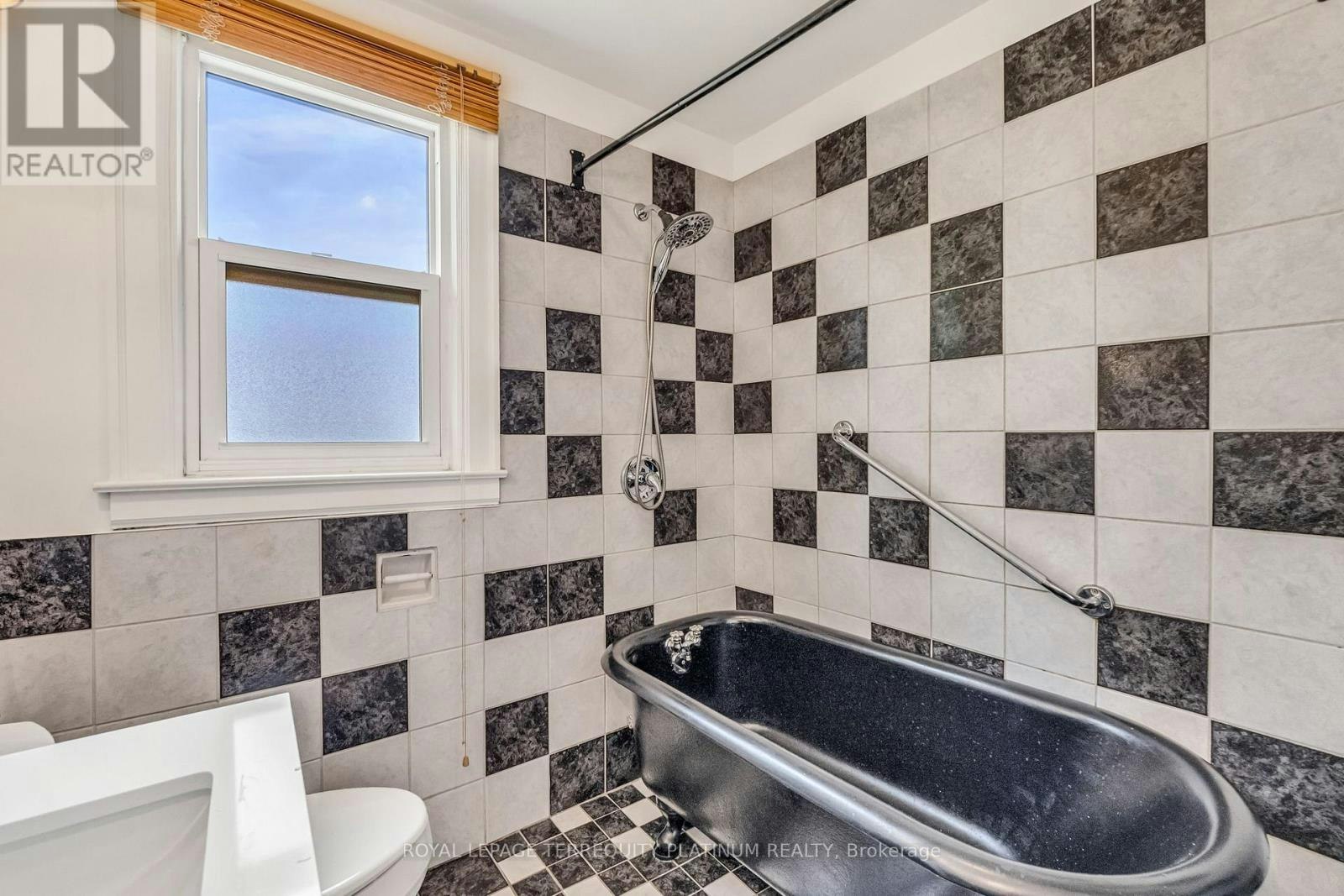 10 Locarno Avenue, Hamilton, ON, L8H 7H3 - 25