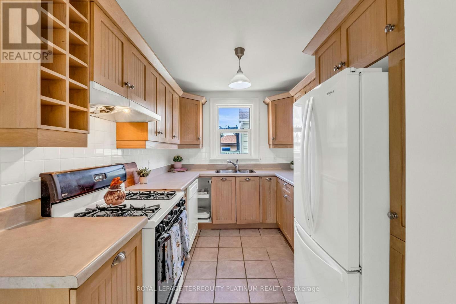 10 Locarno Avenue, Hamilton, ON, L8H 7H3 - 16