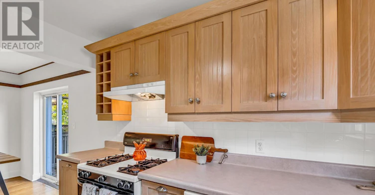 10 Locarno Avenue, Hamilton, ON, L8H 7H3 - 17