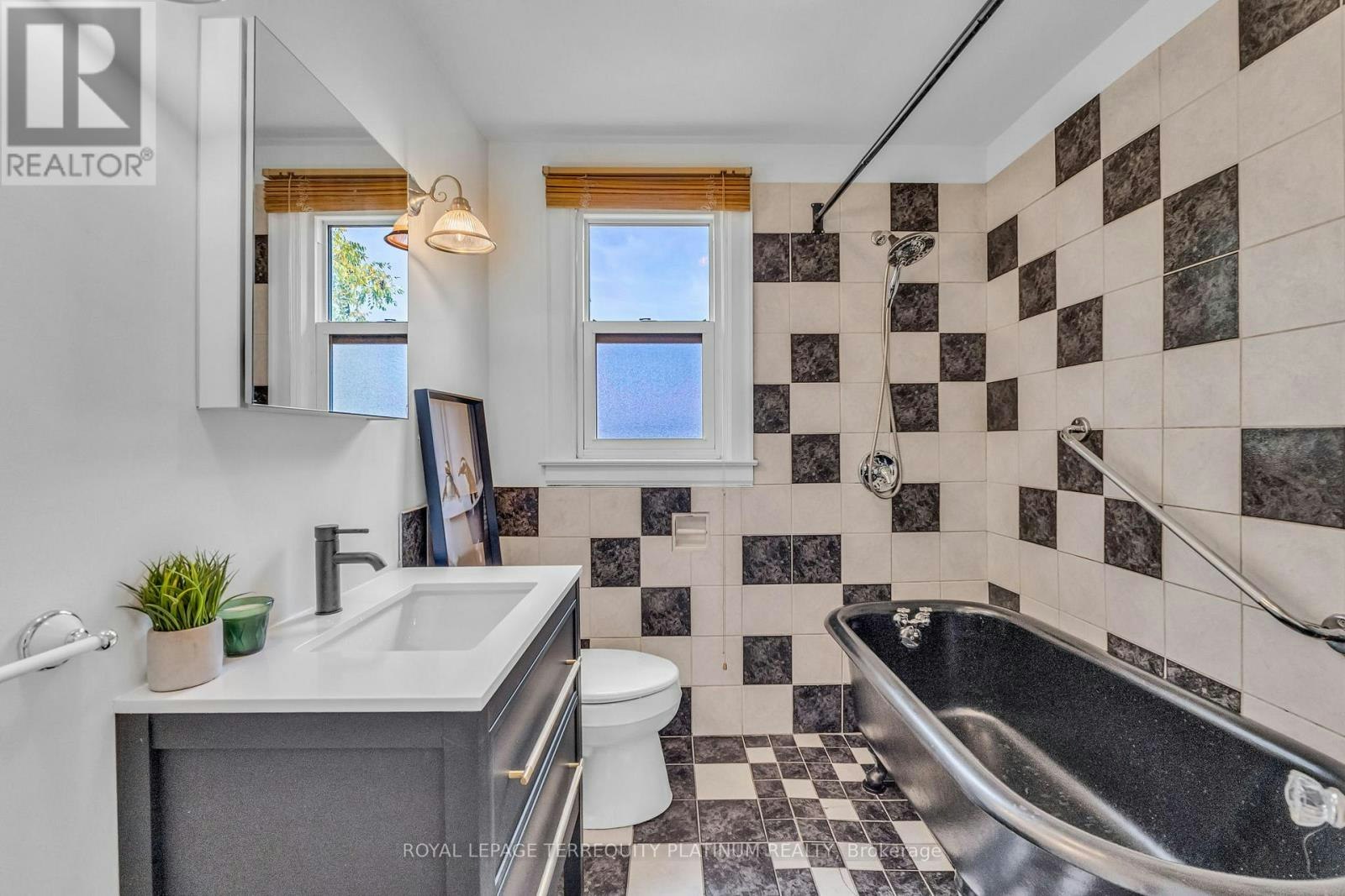 10 Locarno Avenue, Hamilton, ON, L8H 7H3 - 24