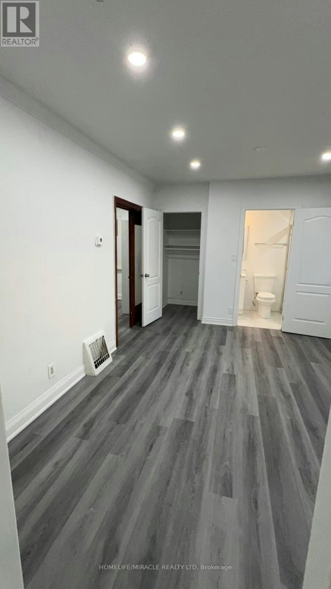 213 Queen Street W, Brampton, ON, L6Y 1M6 - 5