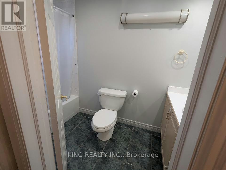 15 Roxaline Street, Toronto, ON, M9P 2Y6 - 17