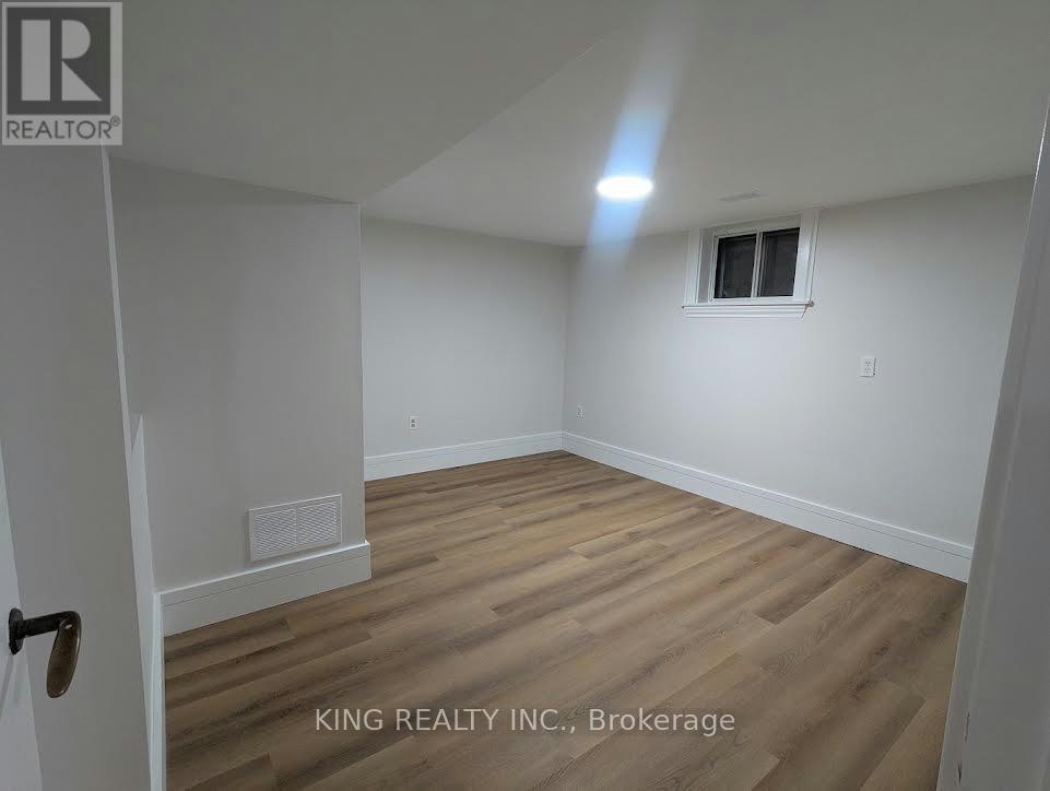 15 Roxaline Street, Toronto, ON, M9P 2Y6 - 13
