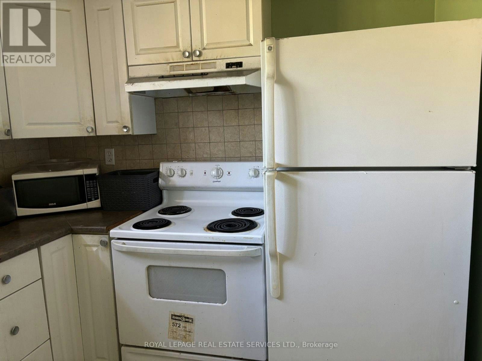 ROOM-15 Sonnet Court, Toronto, ON, M6L 1J6 - 7