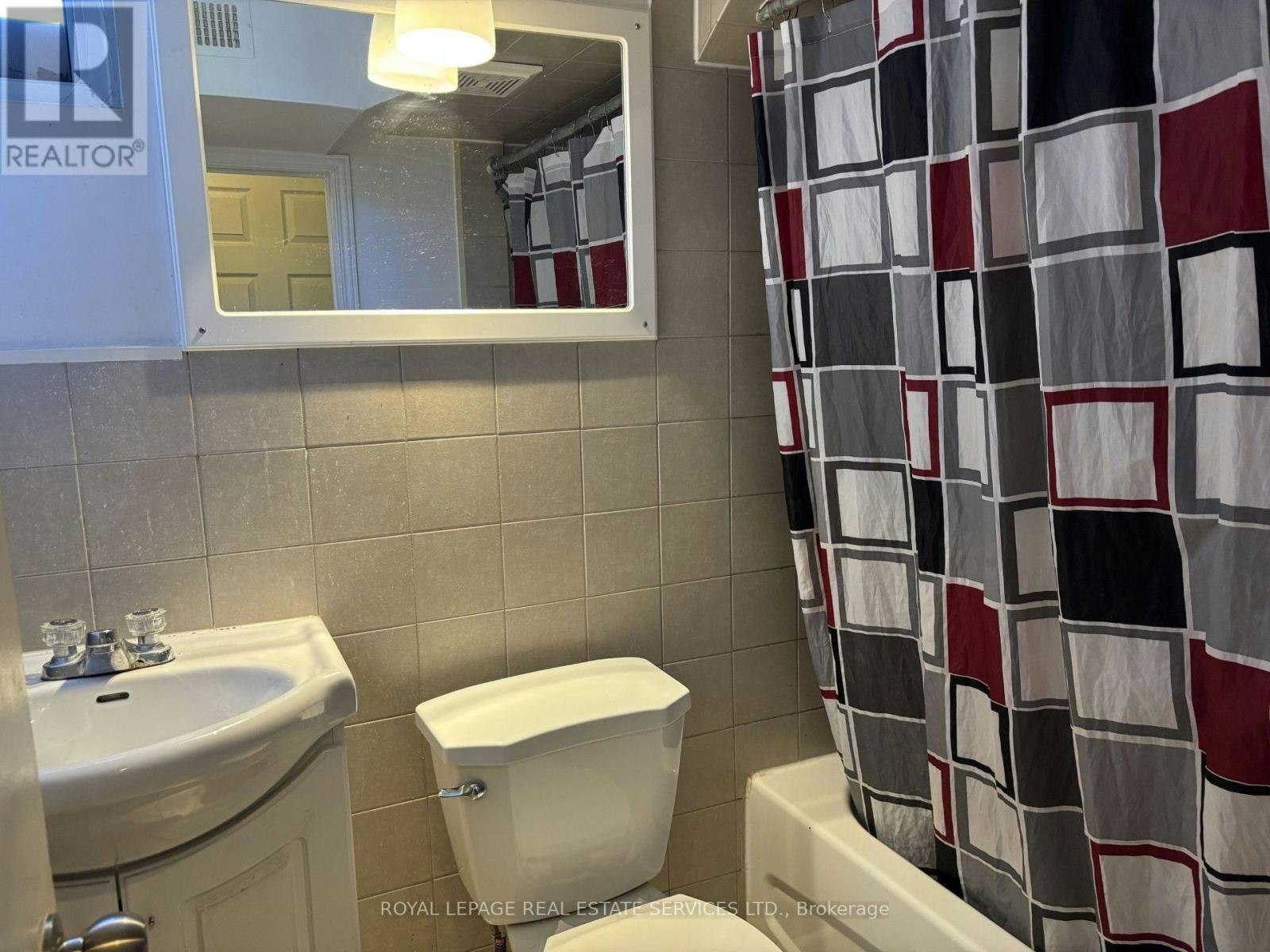 ROOM-15 Sonnet Court, Toronto, ON, M6L 1J6 - 8
