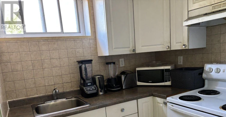 ROOM-15 Sonnet Court, Toronto, ON, M6L 1J6 - 6