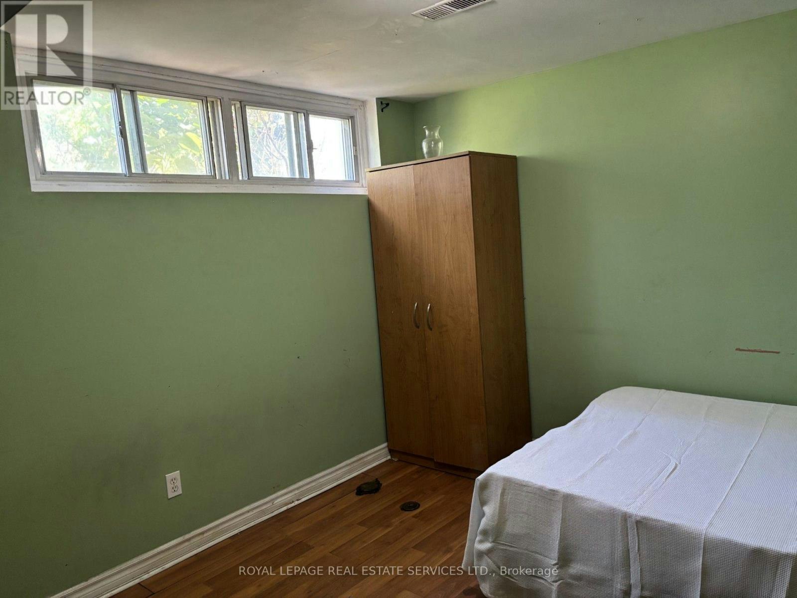 ROOM-15 Sonnet Court, Toronto, ON, M6L 1J6 - 4