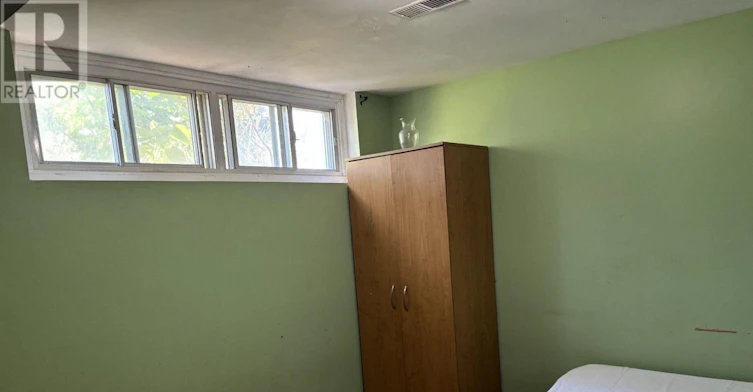 ROOM-15 Sonnet Court, Toronto, ON, M6L 1J6 - 4
