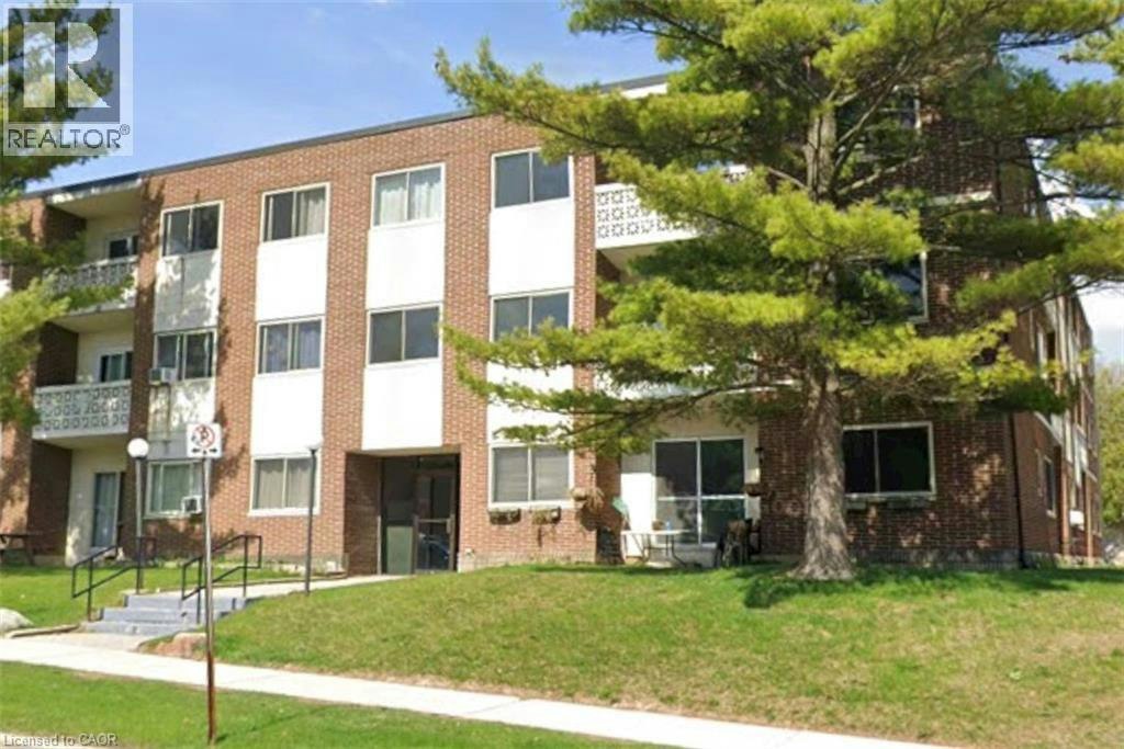 107-54 Country Hill Drive, Kitchener, ON, N2E 1R7 - 2