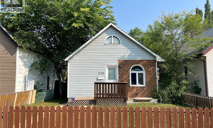 236 9th Street E