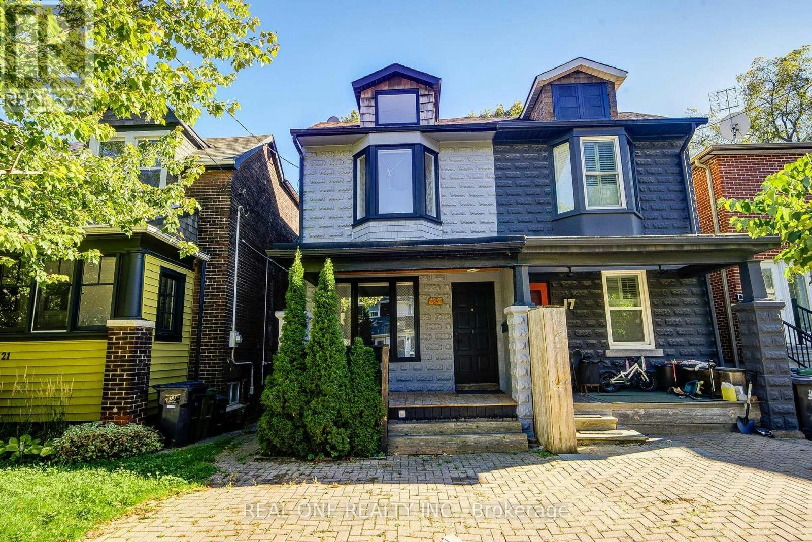 19 Battenberg Avenue, Toronto, ON, M4L 1J7
