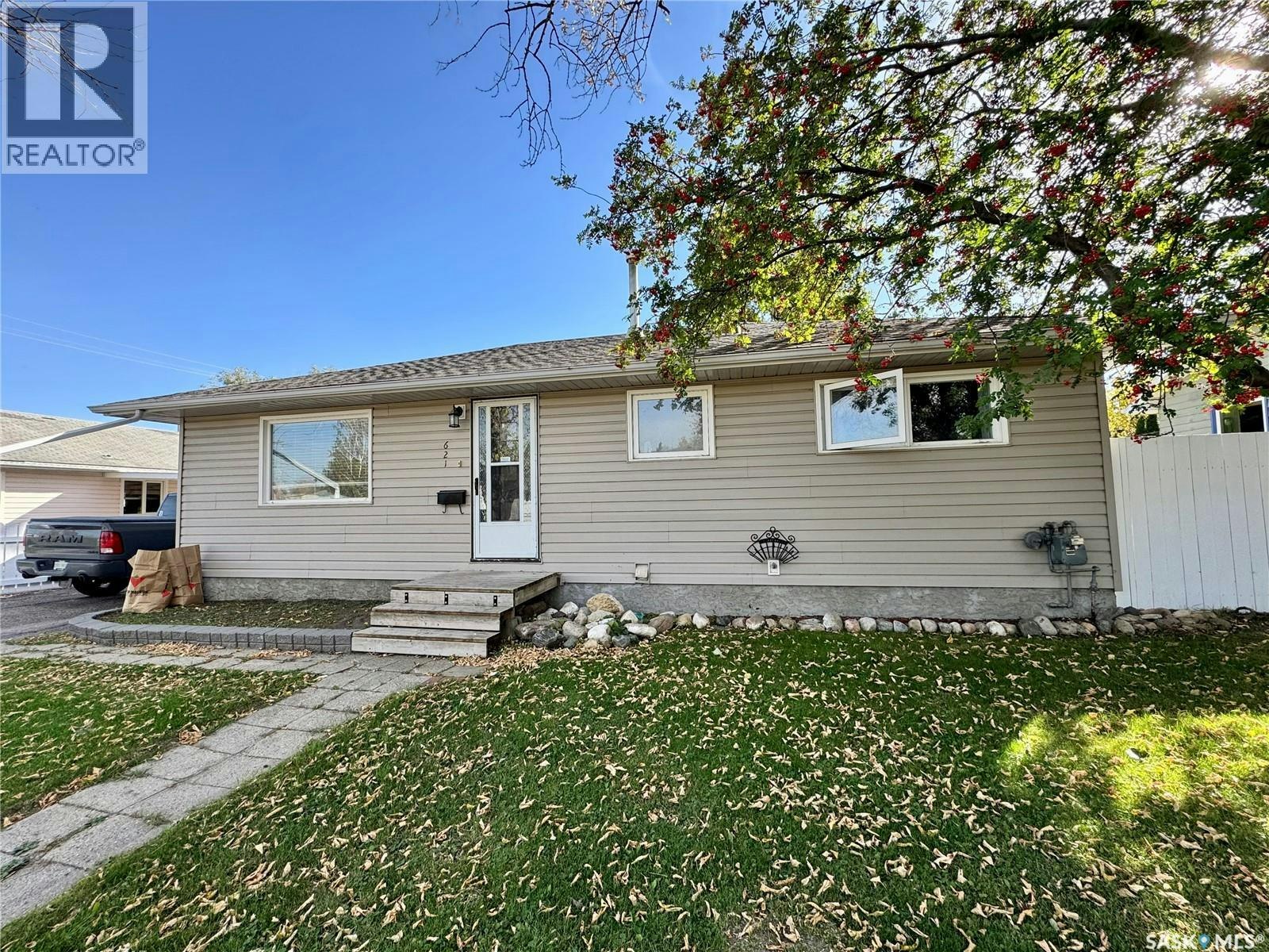 621 23rd Street W, Prince Albert, SK, S6V 4M4