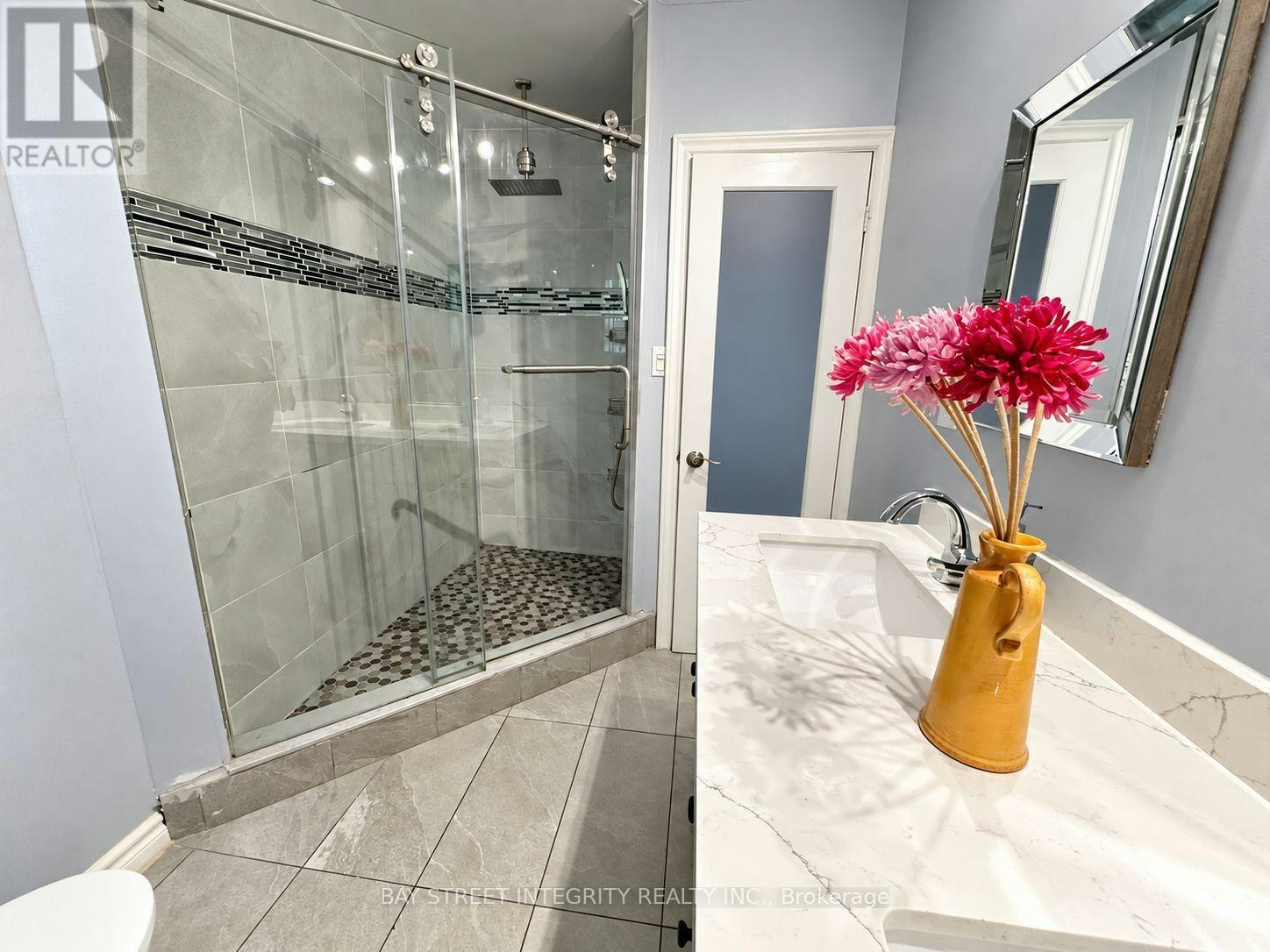 MAIN FLOOR-104 Shelborne Avenue, Toronto, ON, M5N 1Z3 - 23