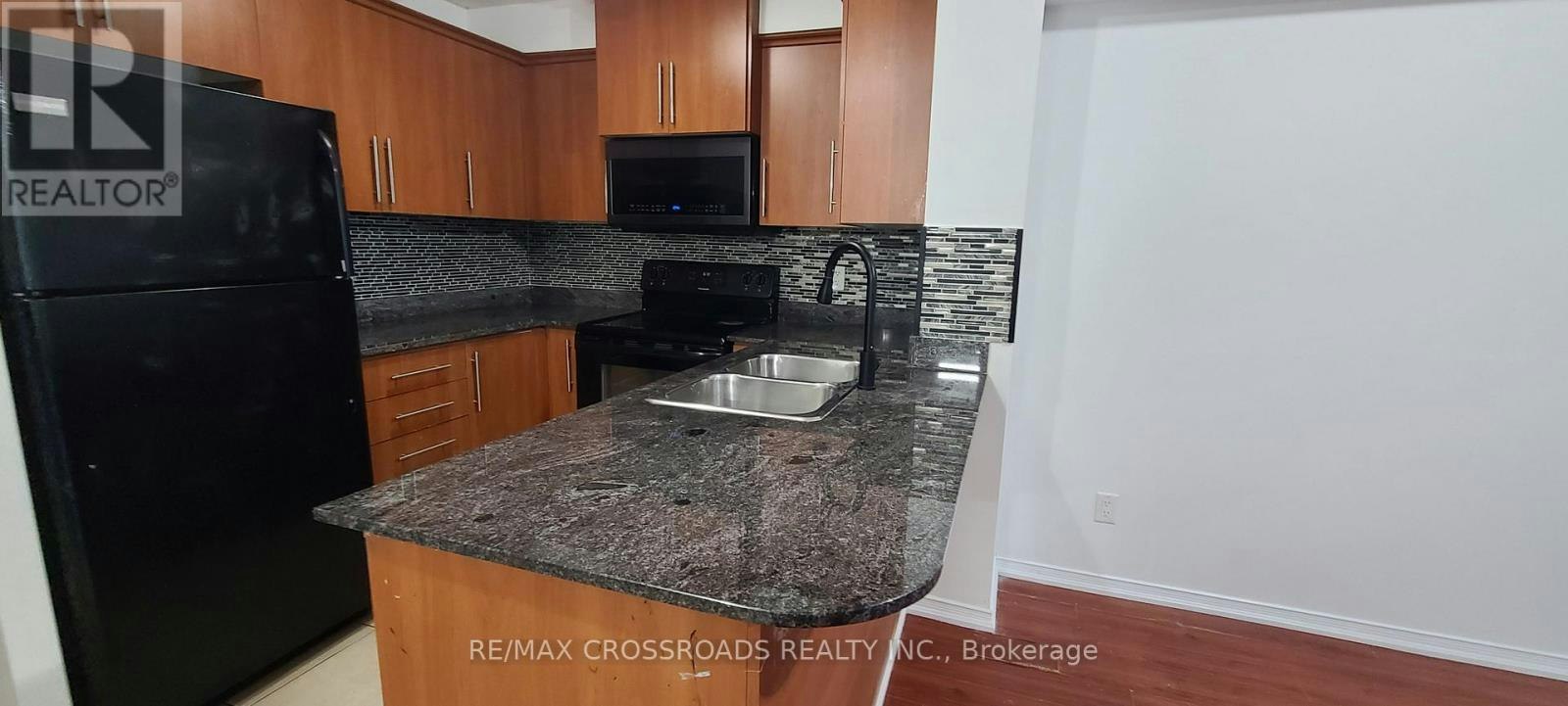 3M-6 Rosebank Drive, Toronto, ON, M1B 0A1 3