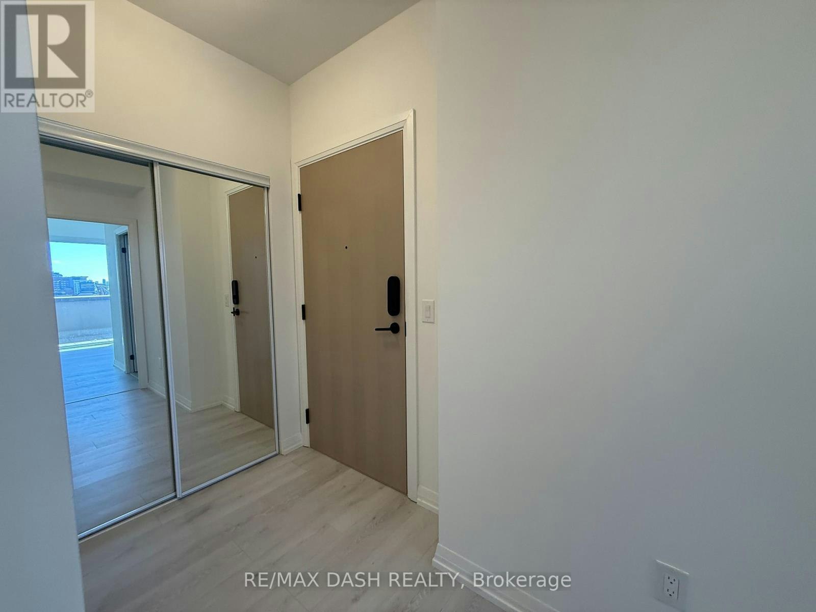 512-280 Dundas Street W, Toronto, ON, M5T 0E3 - 2