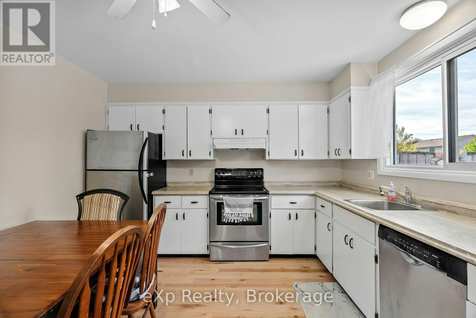 286 Dufferin Street, Stratford, ON, N5A 2H2 - 9