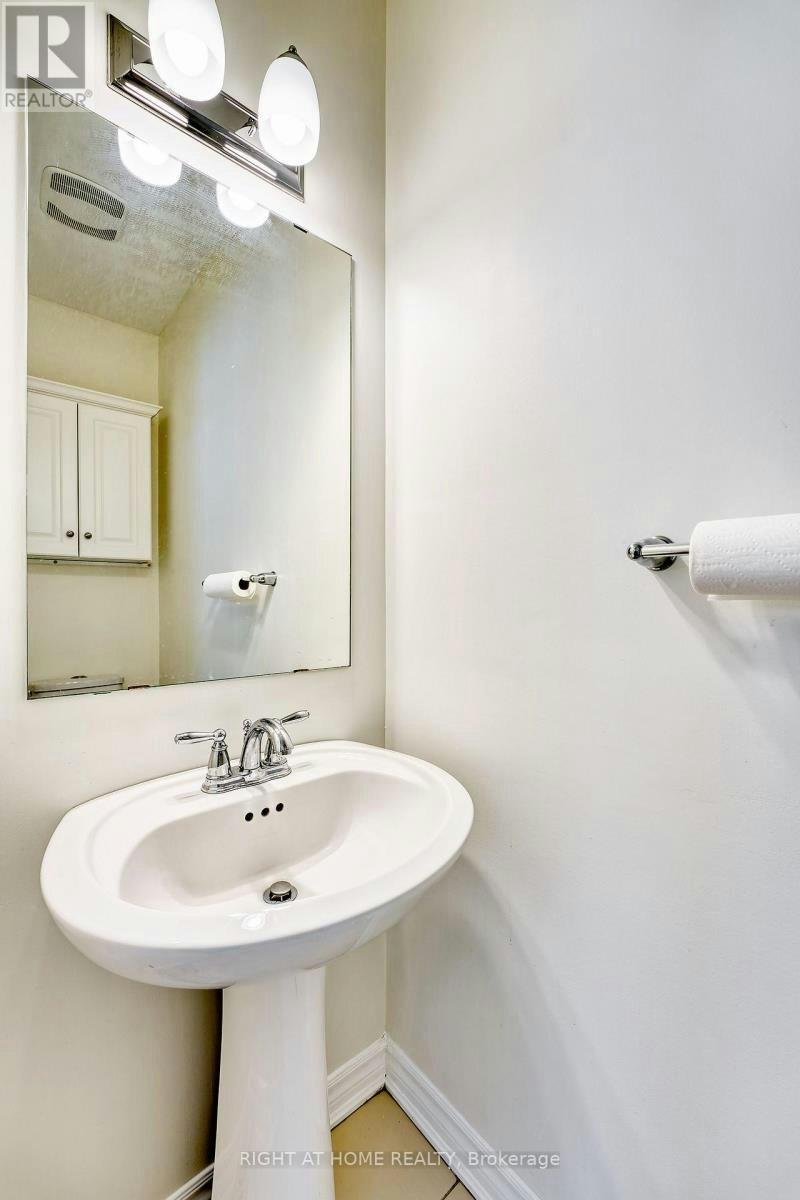 31 Summitview Drive, Ottawa, ON, K2M 2V9 - 3