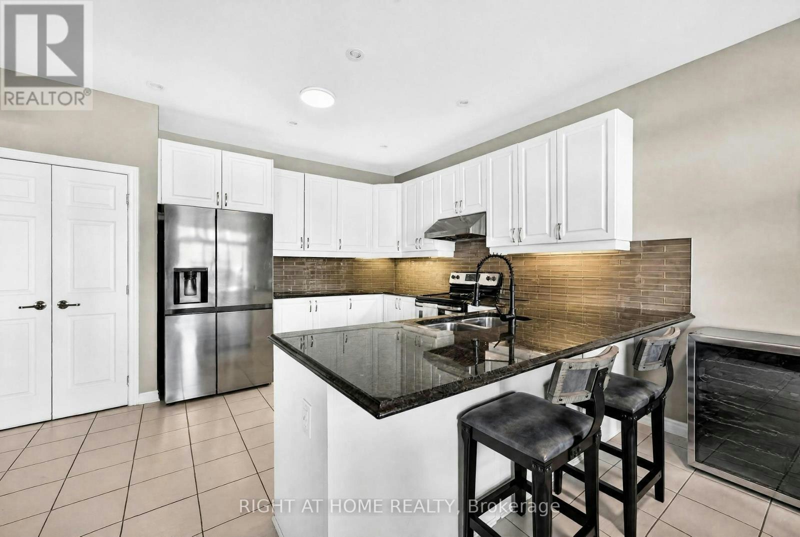 31 Summitview Drive, Ottawa, ON, K2M 2V9 - 5