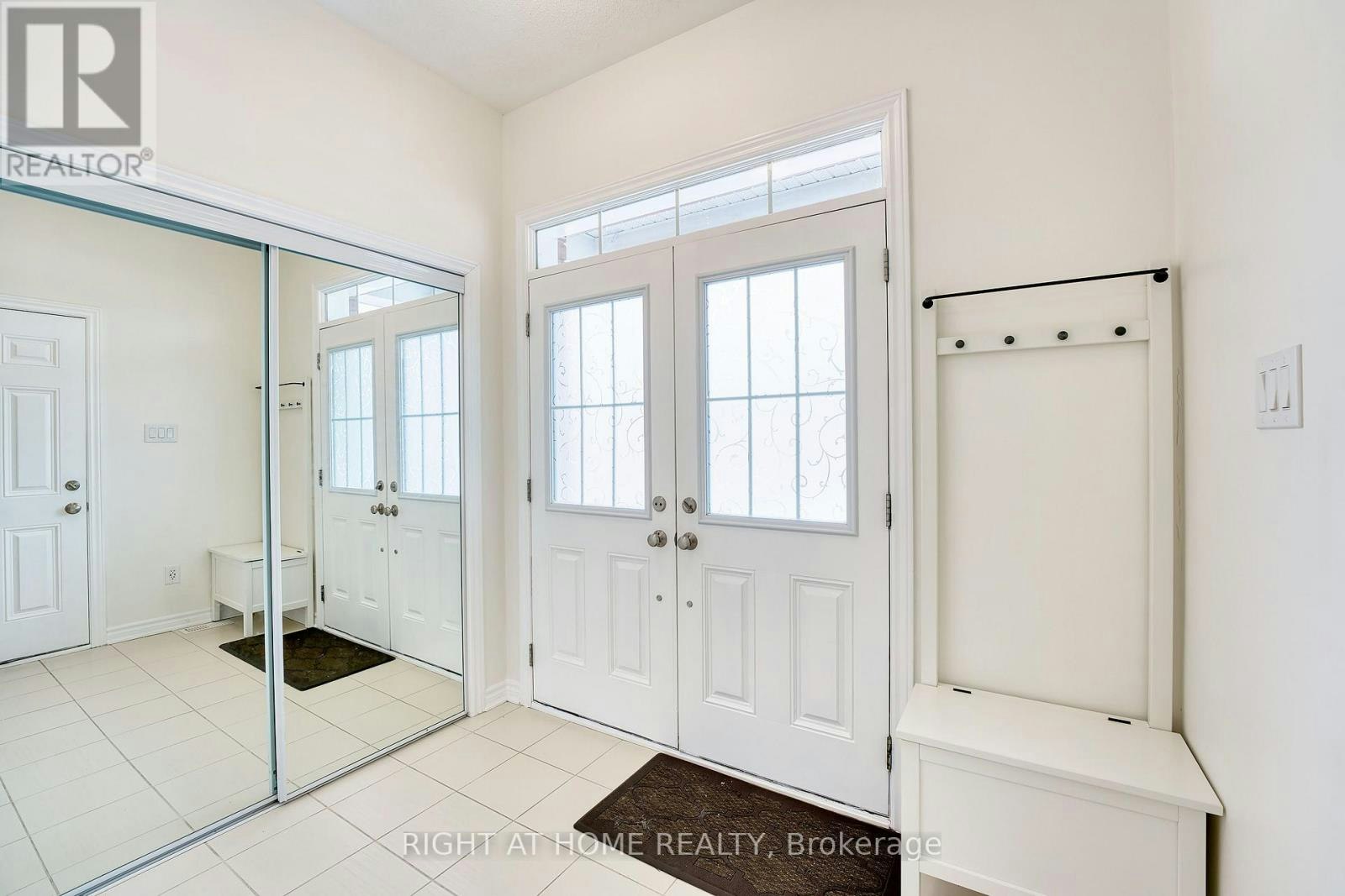 31 Summitview Drive, Ottawa, ON, K2M 2V9 - 2