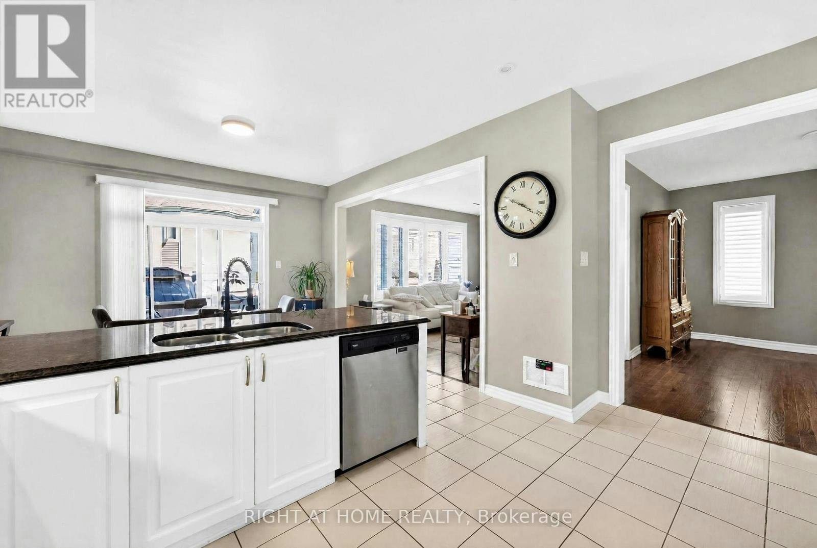 31 Summitview Drive, Ottawa, ON, K2M 2V9 - 7