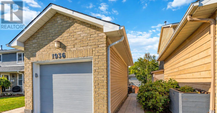 B-1936 Longman Crescent, Ottawa, ON, K1C 5G6 - 2