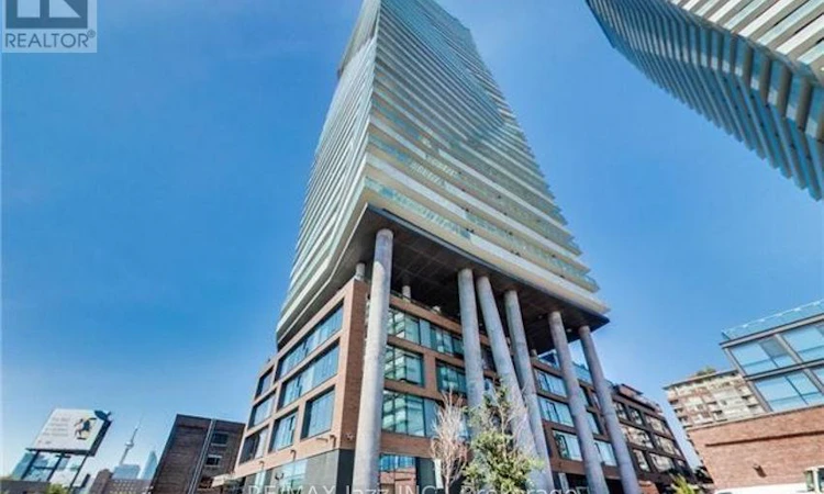 1409-70 Distillery Lane