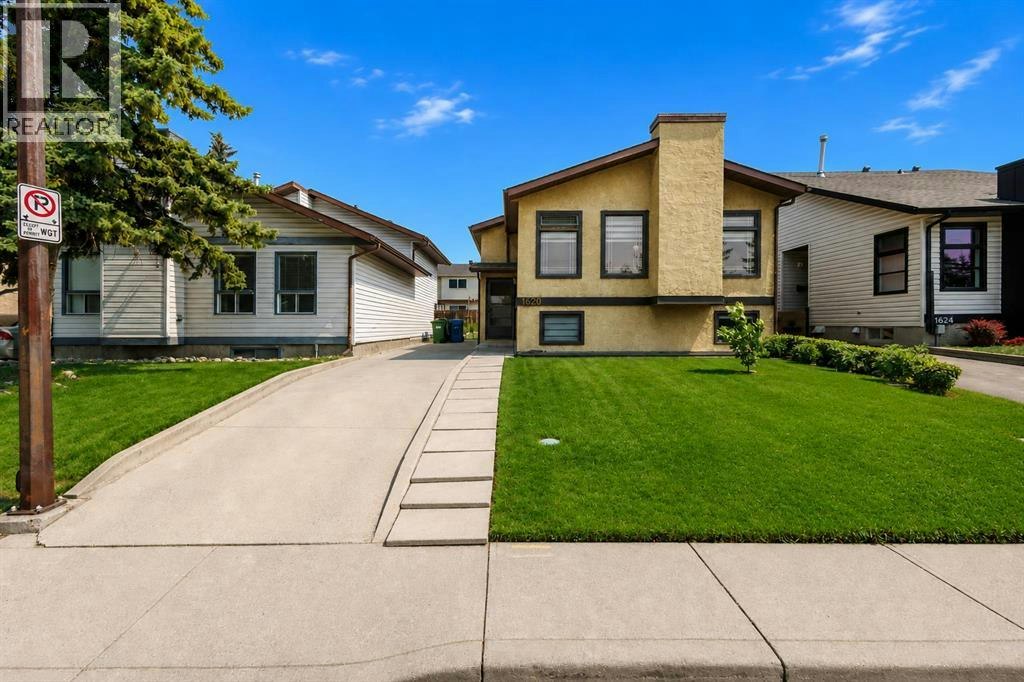 1620 47 Street SW, Calgary, AB, T3C 2C8