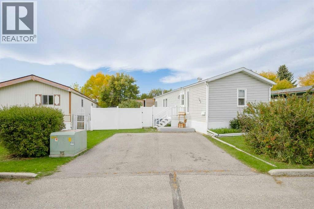 105 Heritage Drive, Okotoks, AB, T1S 1M4